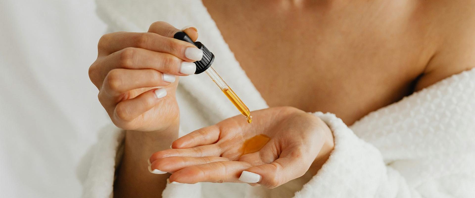 NOWE OBLICZE PIĘKNA: CZY AUTENTYCZNOŚĆ WYGRYWA Z PRESJĄ?